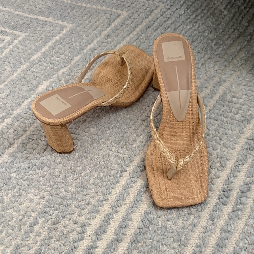 Dolce Vita Women's Beige Raffia Heeled Sandals